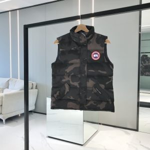 replica Canada Goose Freestyle Down Vest Dark Camo