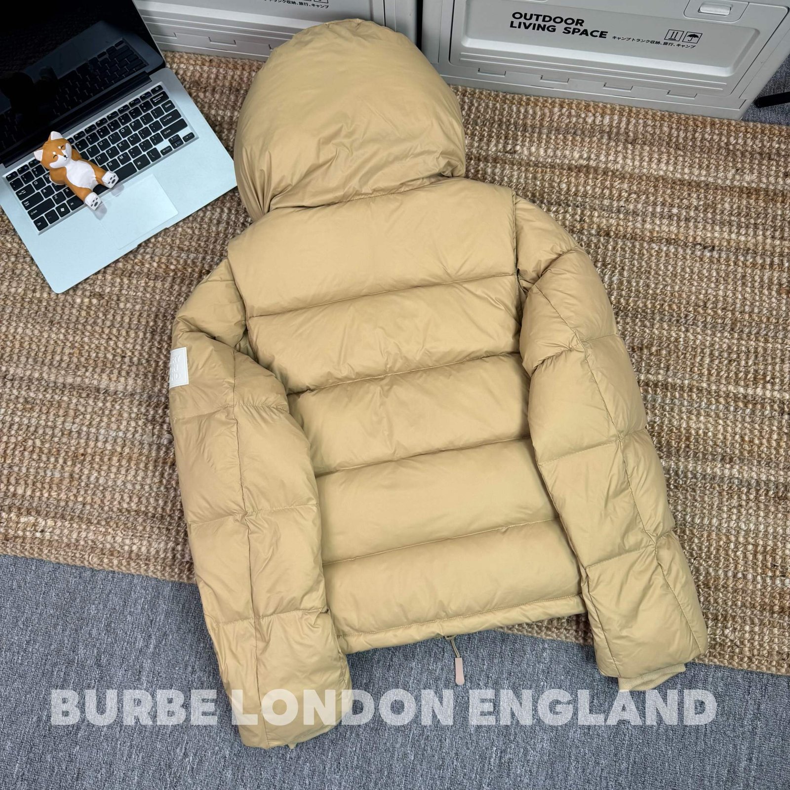 Burberry Detachable-Sleeve Check-Lined Hooded Down Jacket (Worn by Zhou Dongyu) real photo 4