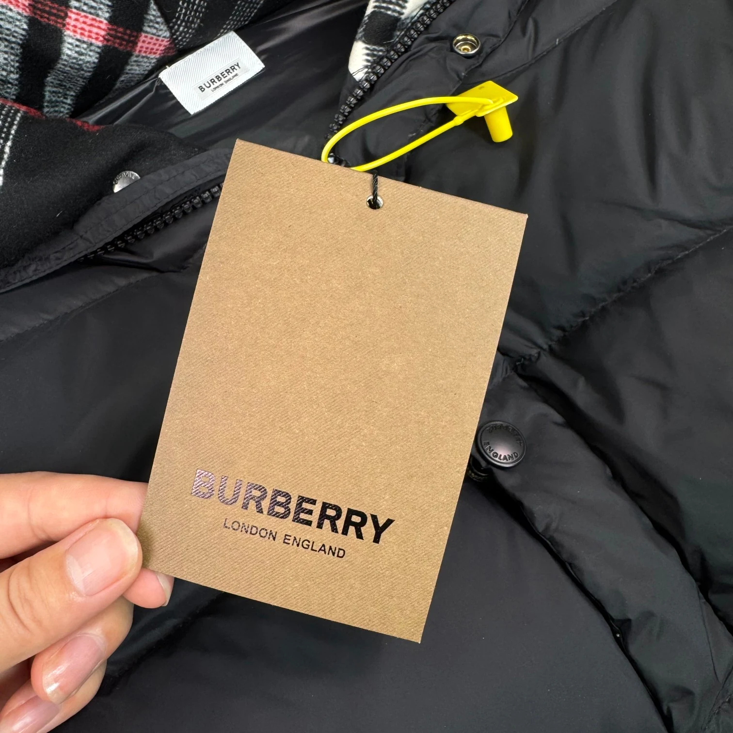 Burberry Detachable-Sleeve Check-Lined Hooded Down Jacket (Worn by Zhou Dongyu) real photo 7