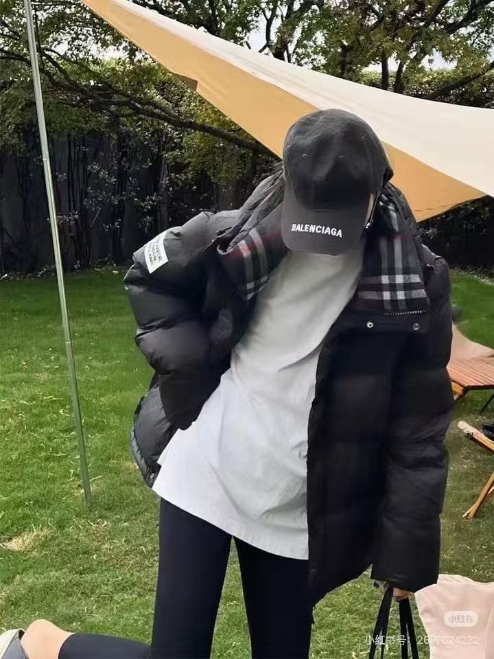 Burberry Detachable-Sleeve Check-Lined Hooded Down Jacket (Worn by Zhou Dongyu) real photo 18