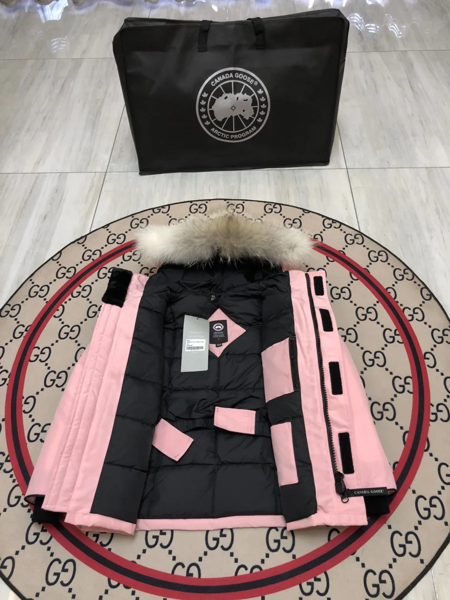 Canada Goose puffer jacket - real photo 3