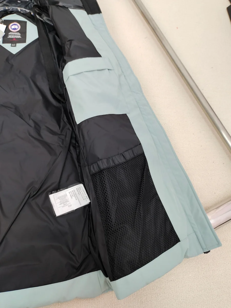 Canada Goose Fur-Collar Puffer Jacket - Style 2 - Canada Goose puffer jacket real photo 8
