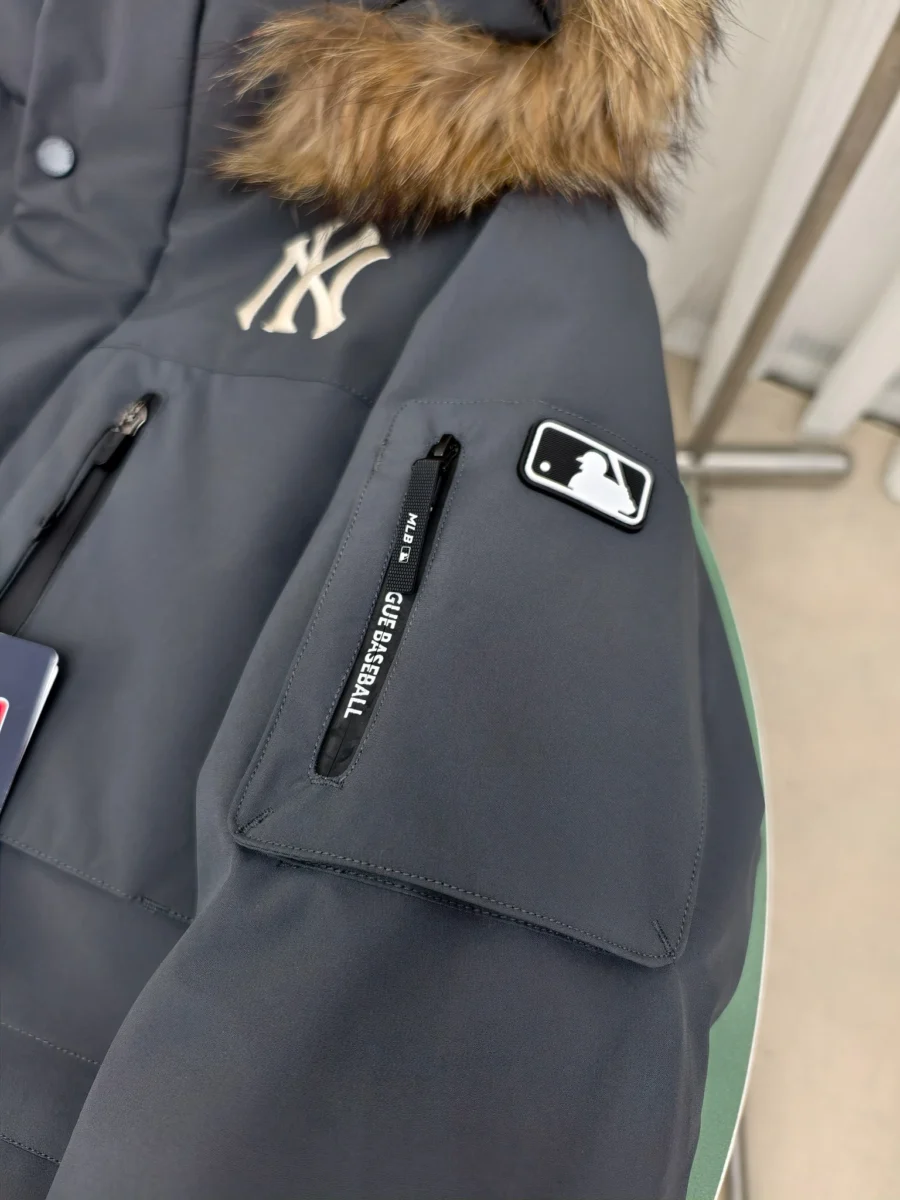 Canada Goose Fur-Collar Utility Puffer Jacket - Style 3 - Canada Goose puffer jacket real photo 4
