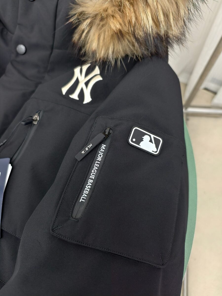Canada Goose Fur-Collar Utility Puffer Jacket - Style 4 - Canada Goose puffer jacket real photo 4