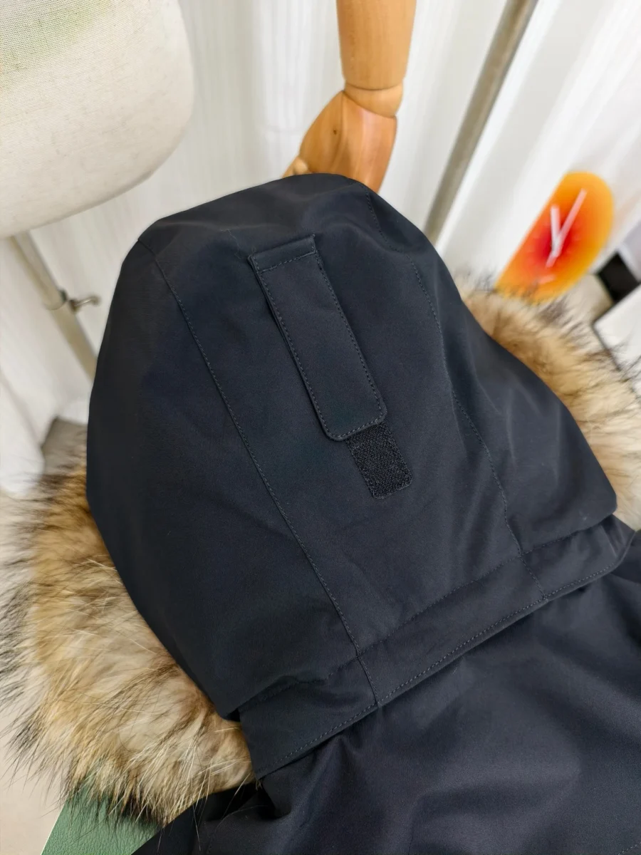 Canada Goose Fur-Collar Utility Puffer Jacket - Style 4 - Canada Goose puffer jacket real photo 12