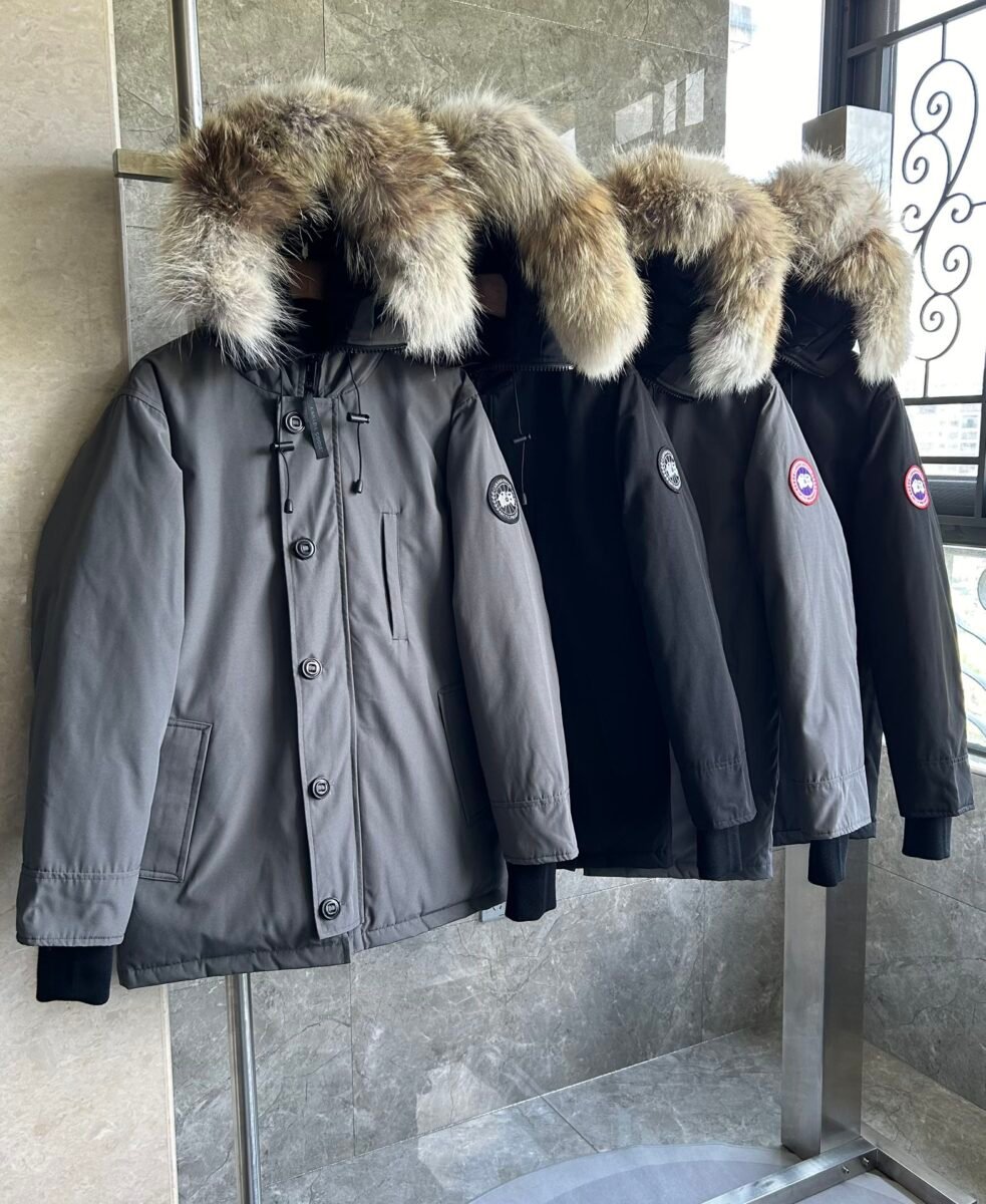 Canada Goose puffer jacket - real photo 3