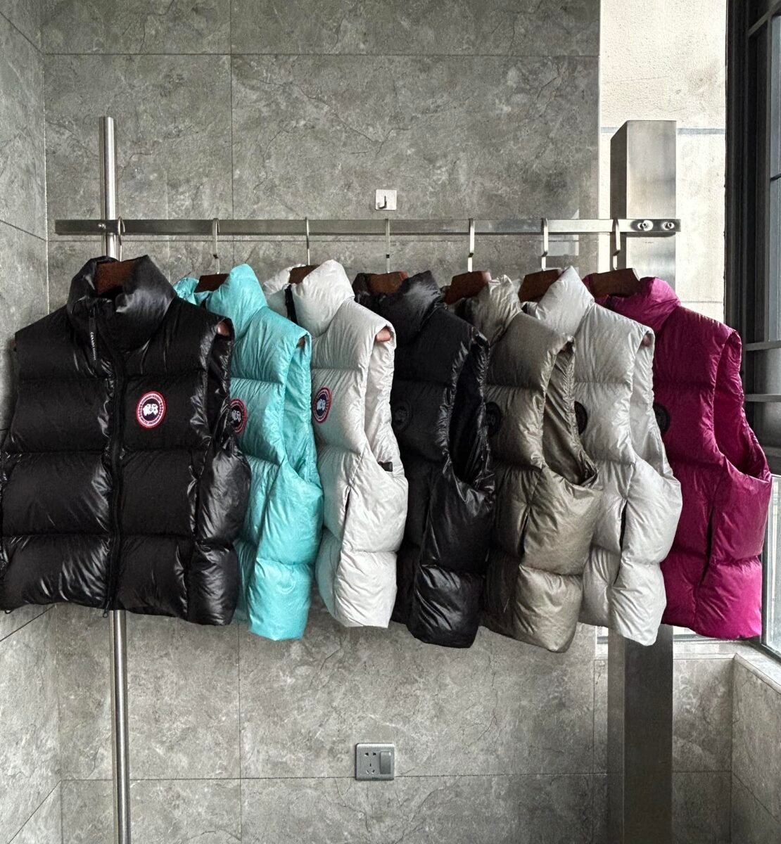 Canada Goose Quilted Puffer Vest - Style 12 - Canada Goose puffer vest real photo 2
