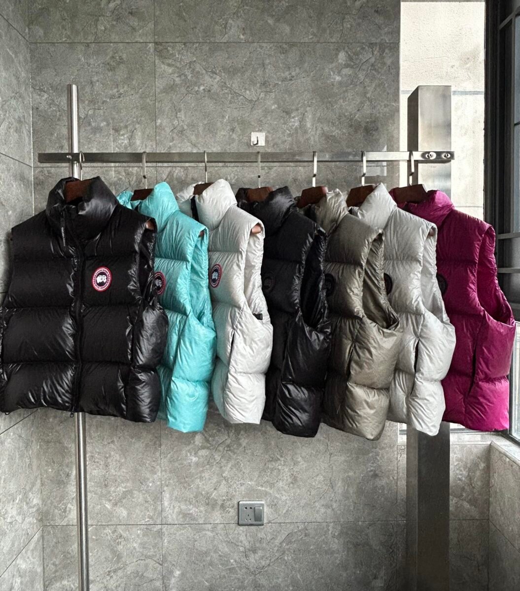 Canada Goose Quilted Puffer Vest - Style 12 - Canada Goose puffer vest real photo 3