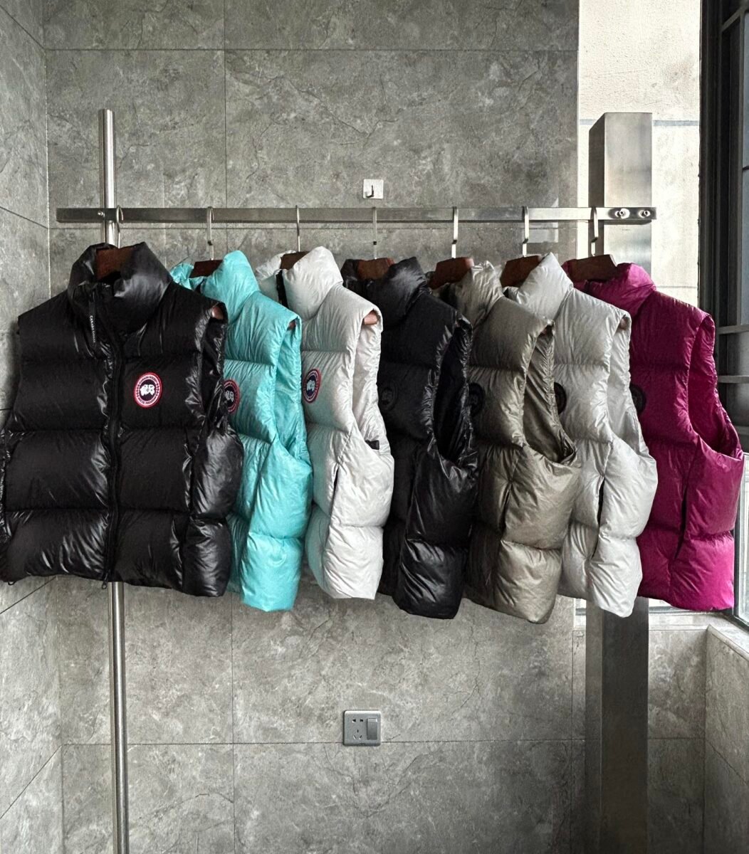 Canada Goose Quilted Puffer Vest - Style 12 - Canada Goose puffer vest real photo 4
