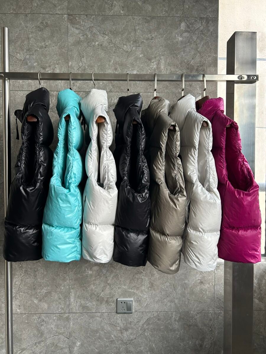 Canada Goose Quilted Puffer Vest - Style 12 - Canada Goose puffer vest real photo 5