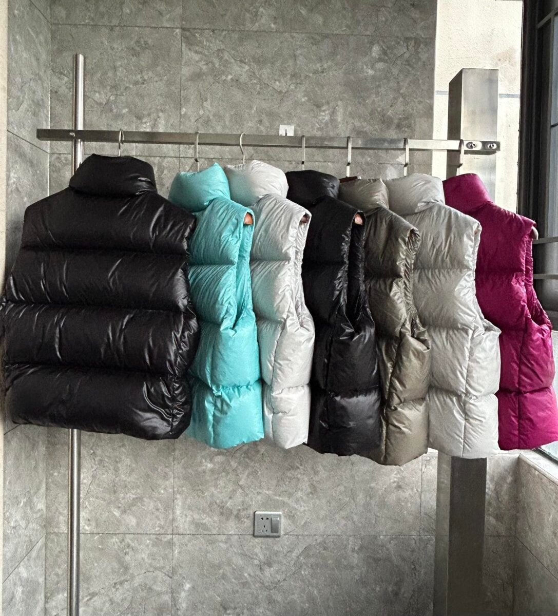 Canada Goose Quilted Puffer Vest - Style 12 - Canada Goose puffer vest real photo 7