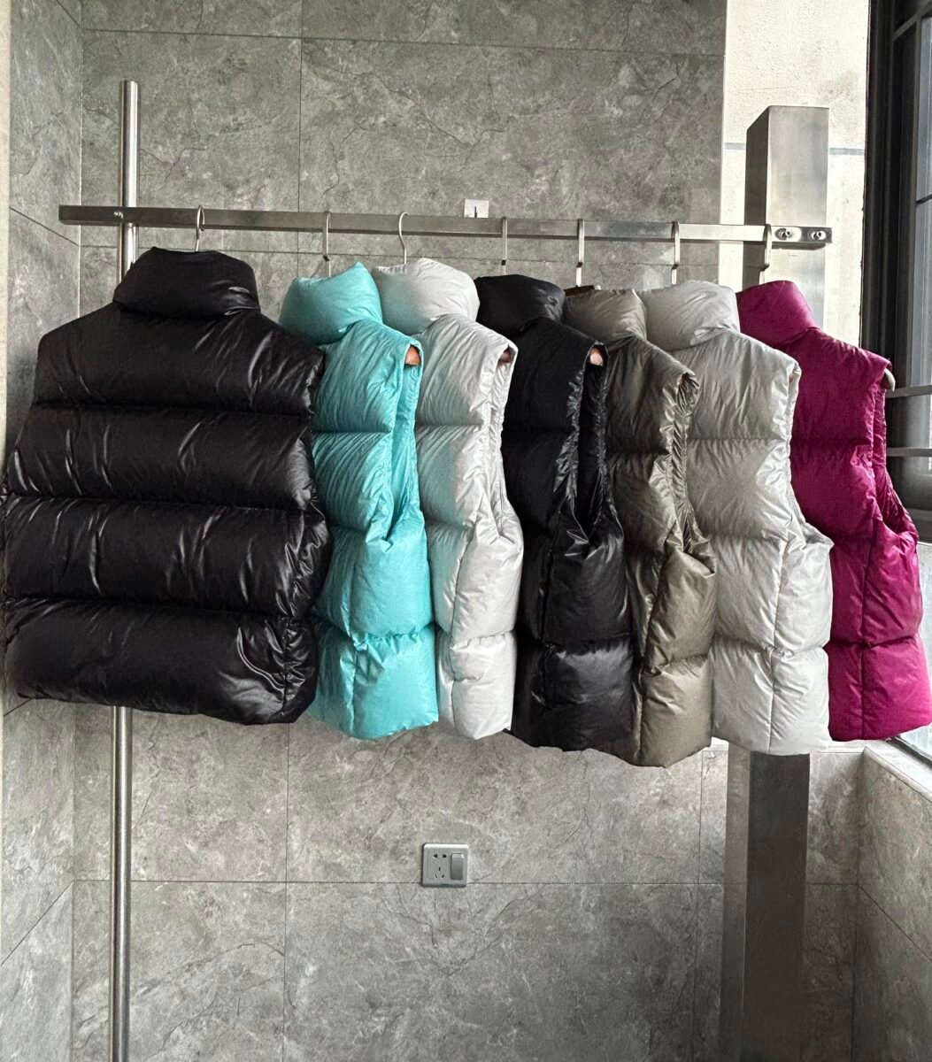Canada Goose Quilted Puffer Vest - Style 12 - Canada Goose puffer vest real photo 9