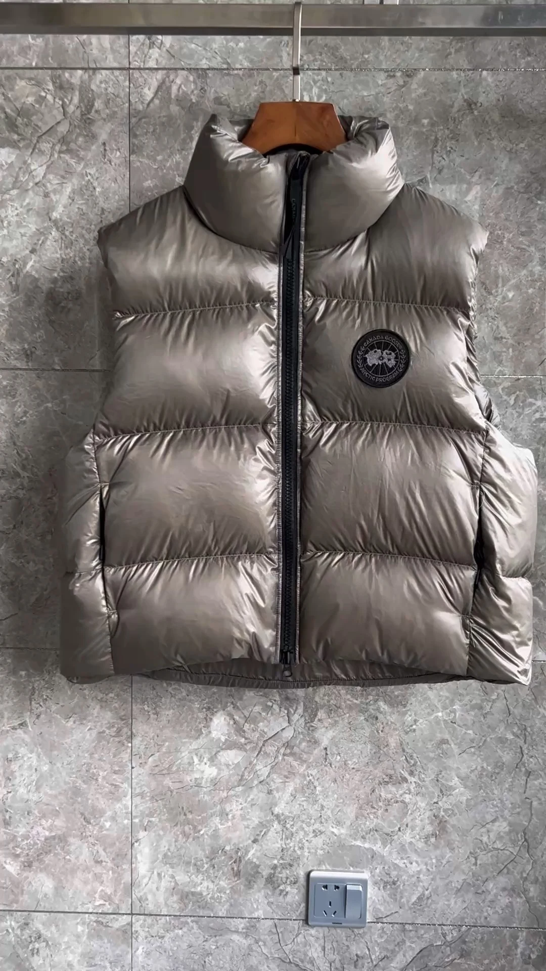Canada Goose Quilted Puffer Vest - Style 14 - Canada Goose puffer vest real photo 1