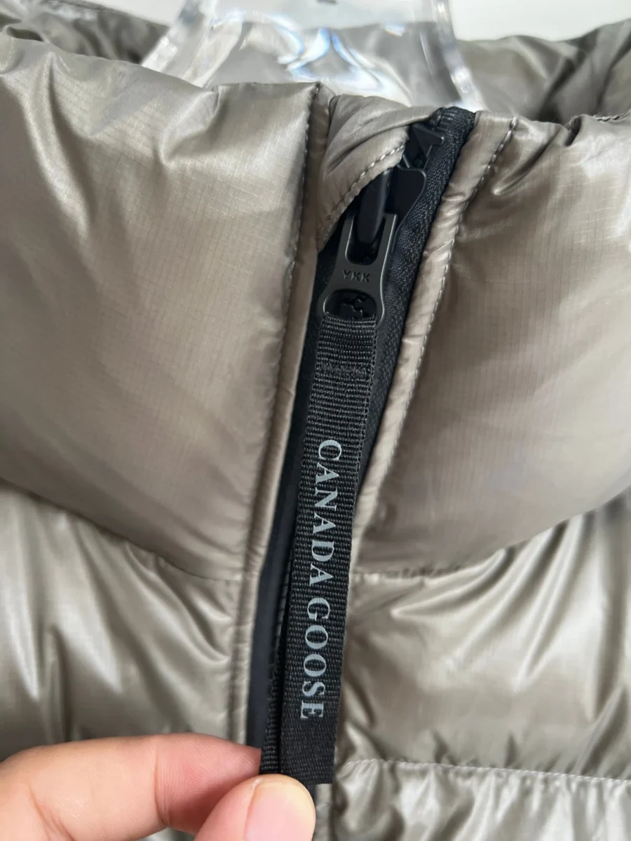 Canada Goose Quilted Puffer Vest - Style 15 - Canada Goose puffer vest real photo 4