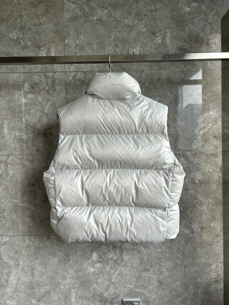 Canada Goose Quilted Puffer Vest - Style 22 - Canada Goose puffer vest real photo 2
