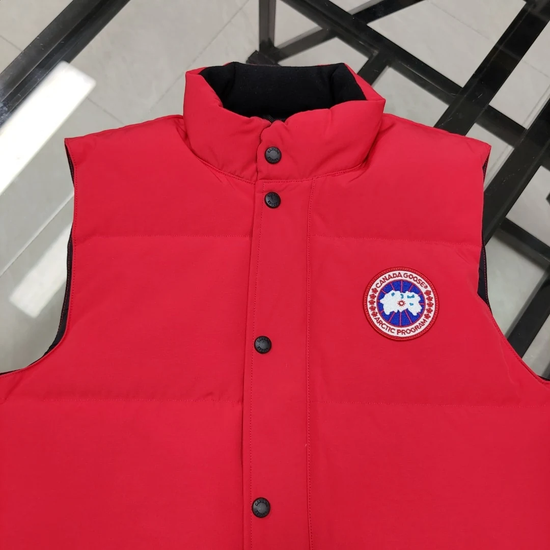 Canada Goose Quilted Puffer Vest - Style 24 - Canada Goose puffer vest real photo 3