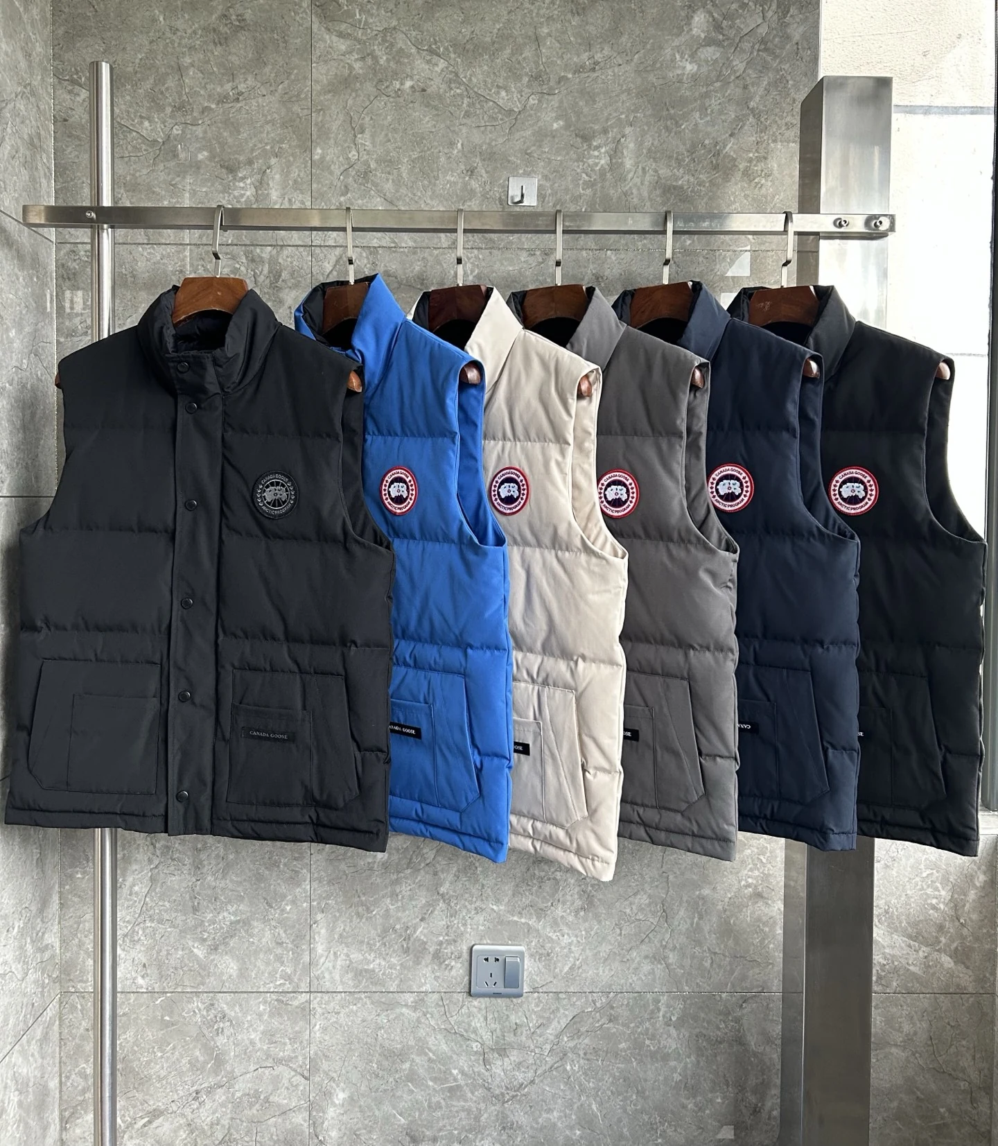 Canada Goose Quilted Puffer Vest - Style 31 - Canada Goose puffer vest real photo 1