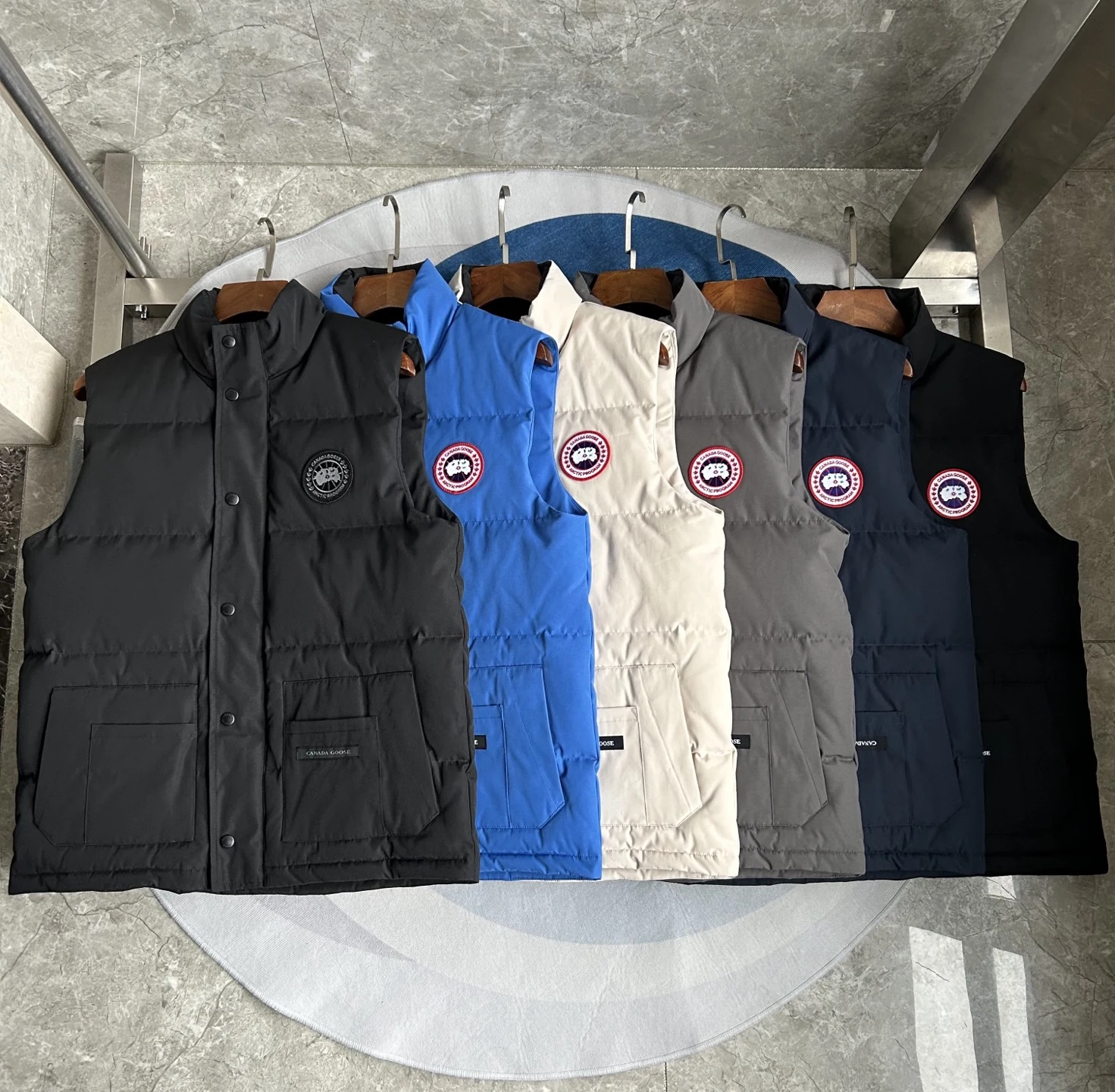 Canada Goose Quilted Puffer Vest - Style 31 - Canada Goose puffer vest real photo 4