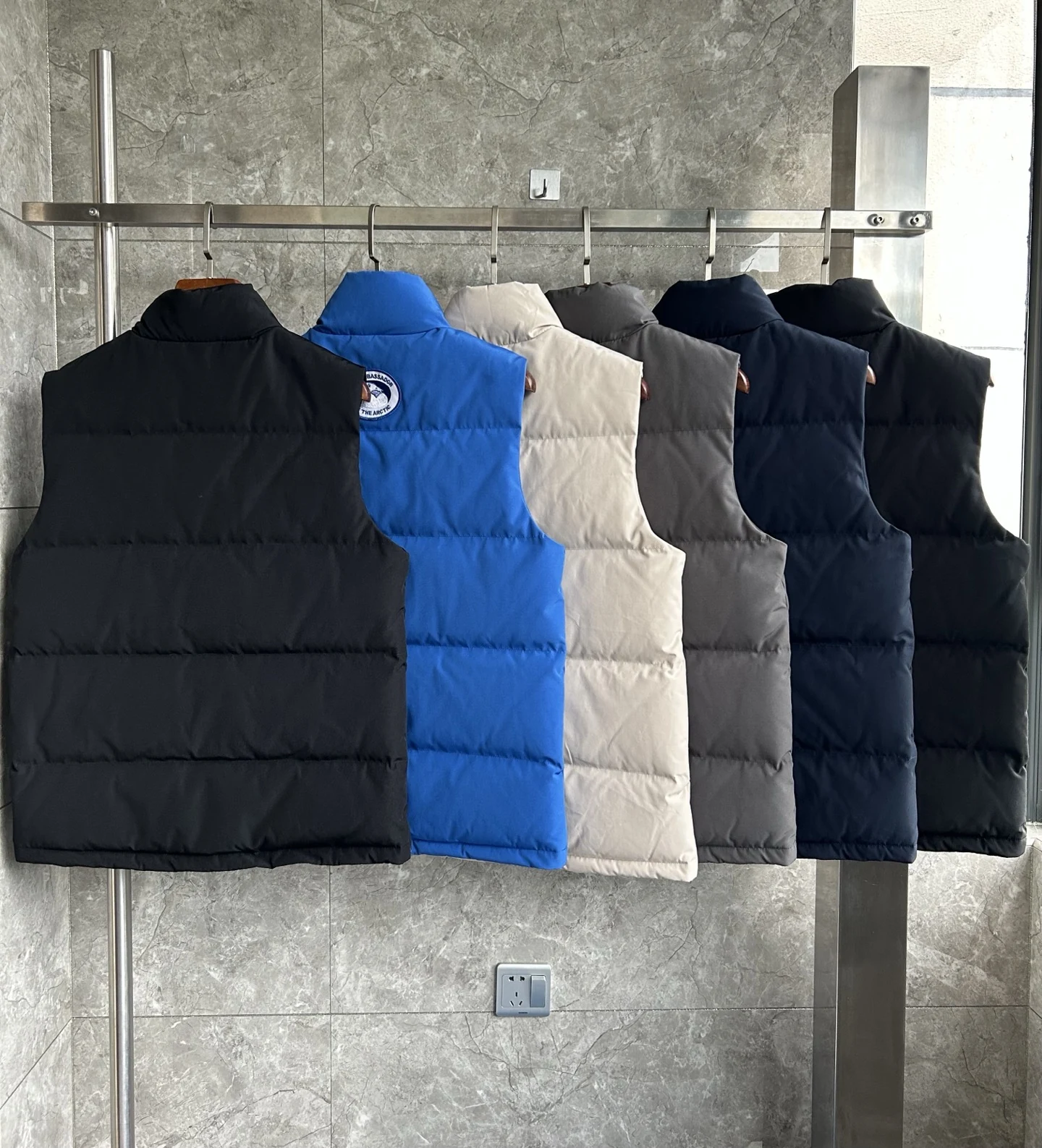 Canada Goose Quilted Puffer Vest - Style 31 - Canada Goose puffer vest real photo 5