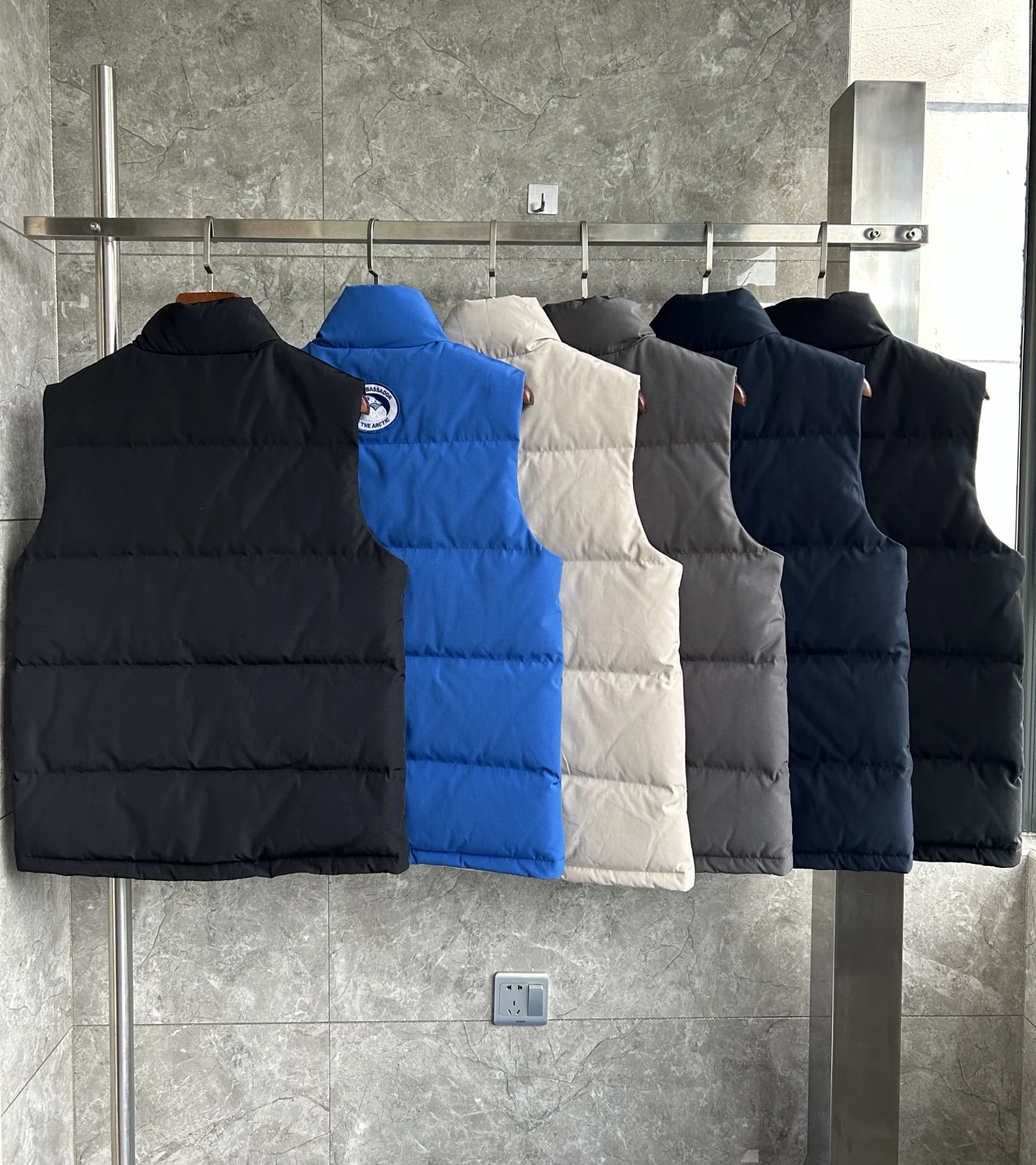 Canada Goose Quilted Puffer Vest - Style 31 - Canada Goose puffer vest real photo 6