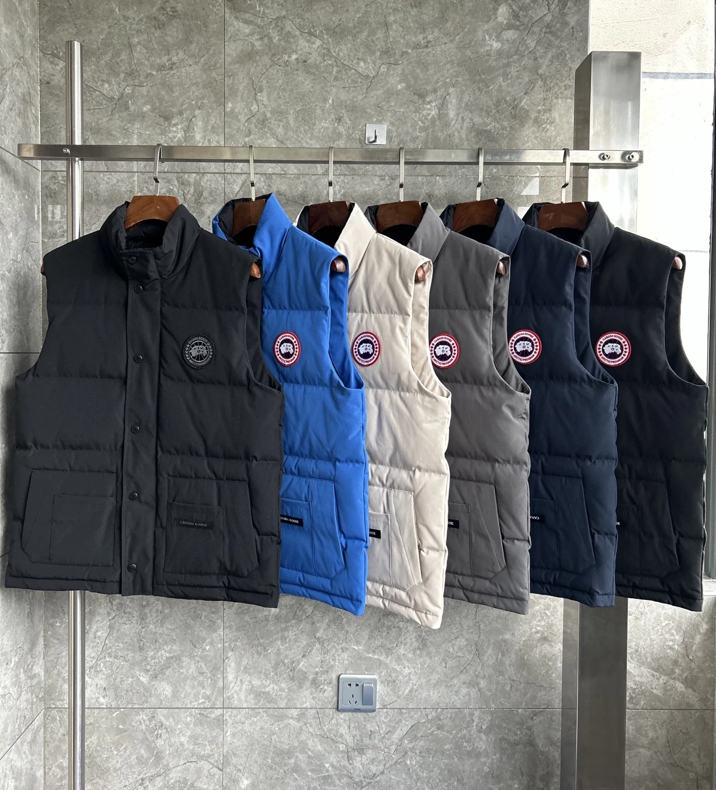 Canada Goose Quilted Puffer Vest - Style 31 - Canada Goose puffer vest real photo 7