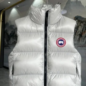 Canada Goose Quilted Puffer Vest - Style 34 - Canada Goose puffer vest real photo 1