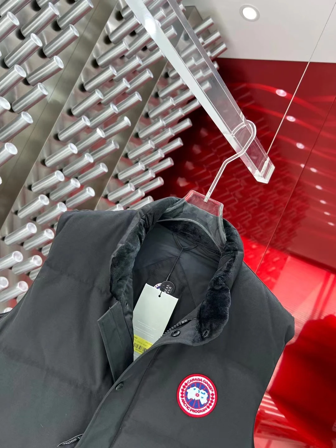 Canada Goose Quilted Puffer Vest - Style 37 - Canada Goose puffer vest real photo 6