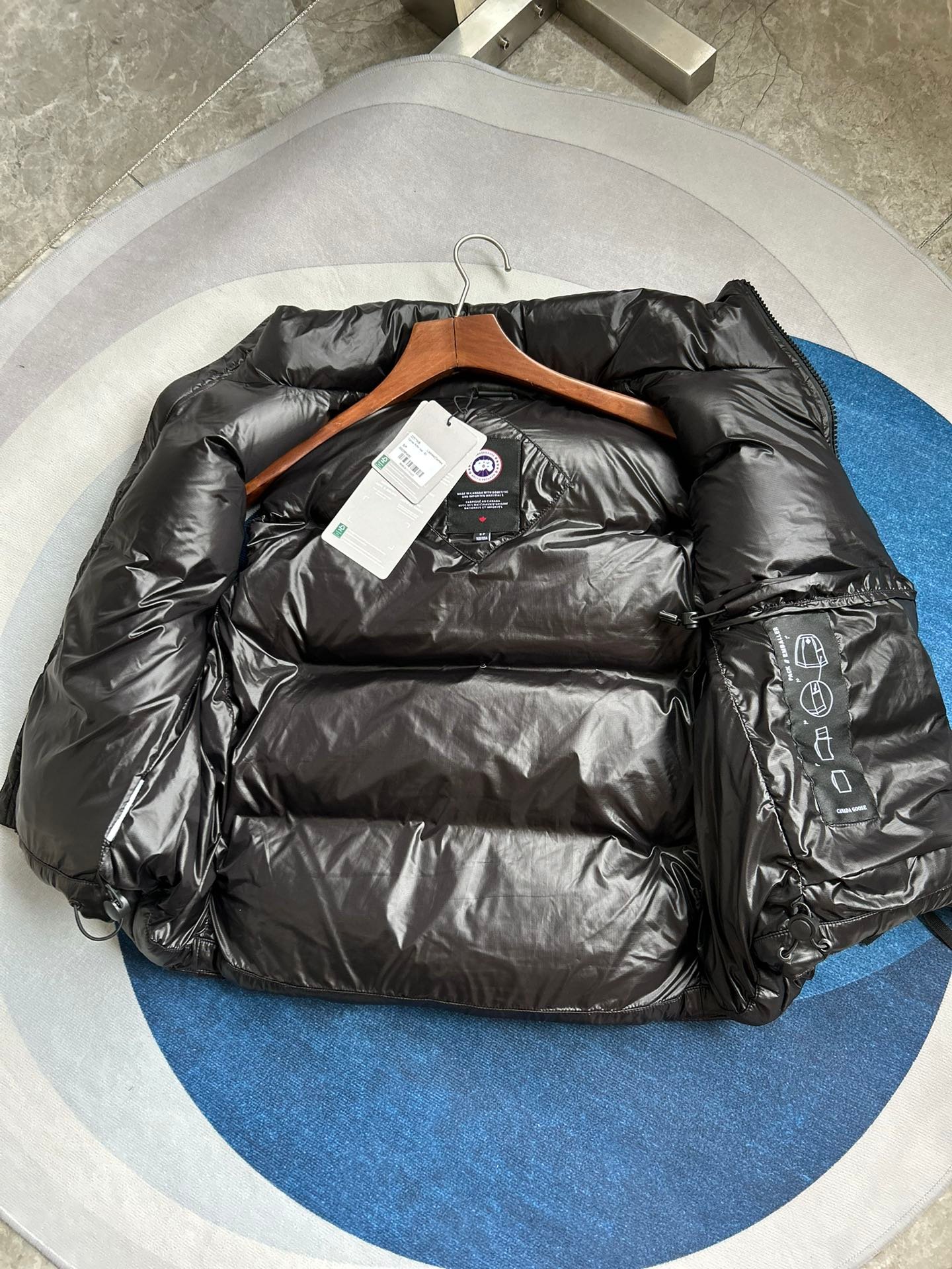 Canada Goose Quilted Puffer Vest - Style 42 - Canada Goose puffer vest real photo 4