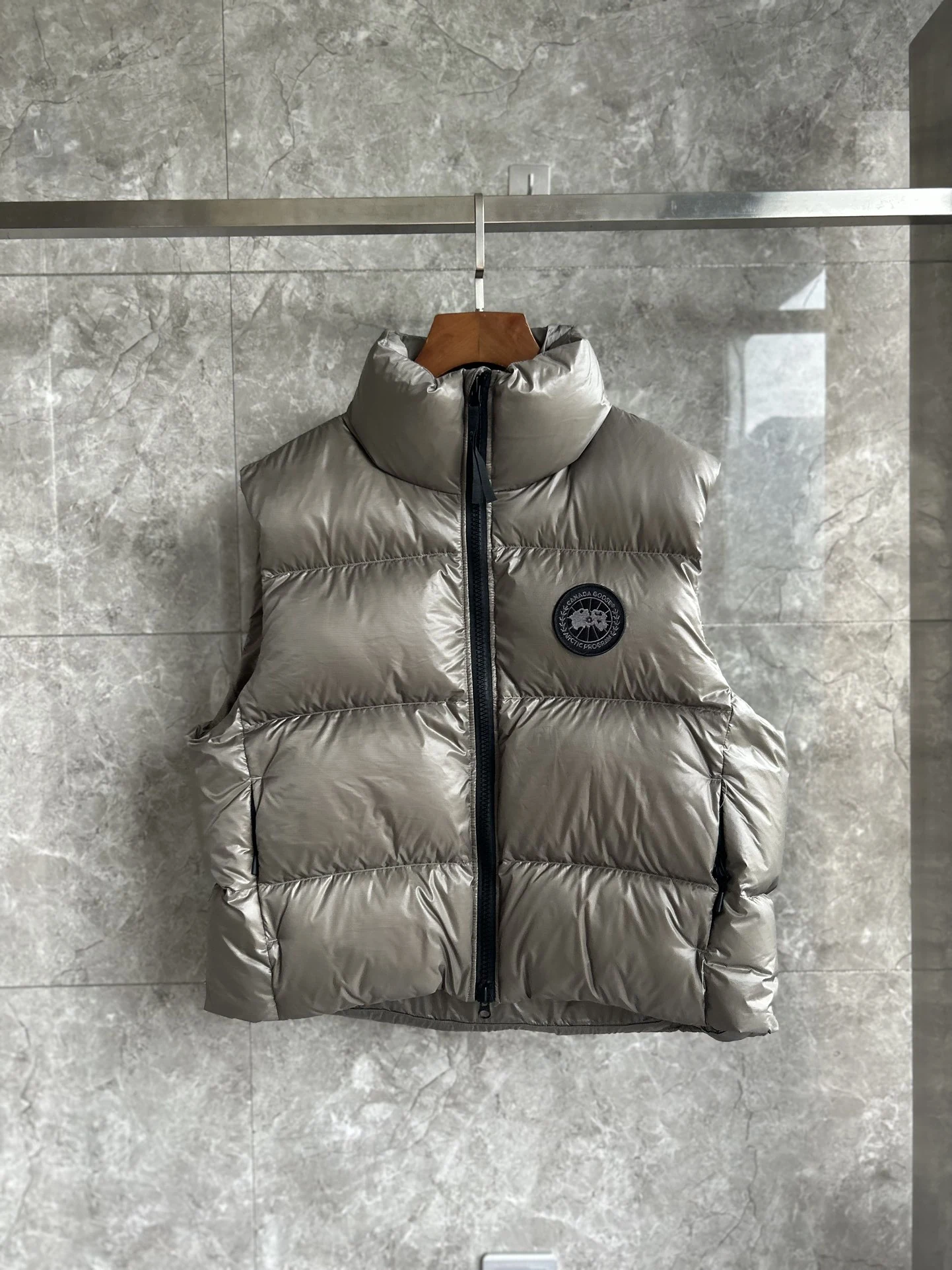 Canada Goose puffer vest - real photo 1