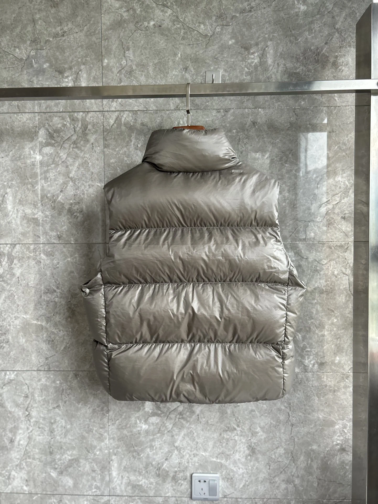 Canada Goose puffer vest - real photo 2