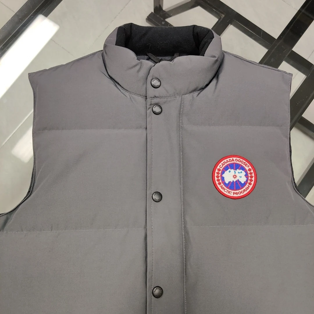 Canada Goose Quilted Puffer Vest - Style 44 - Canada Goose puffer vest real photo 3