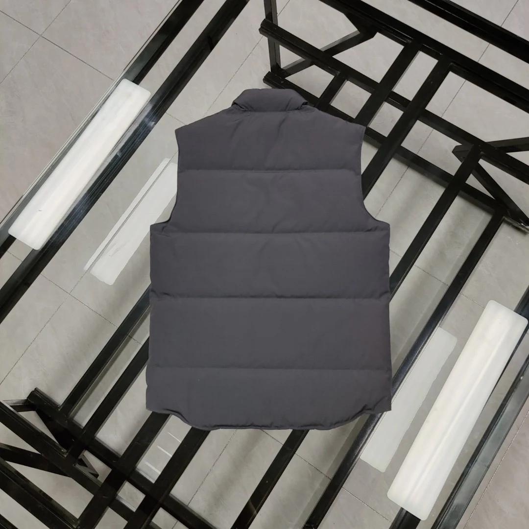 Canada Goose Quilted Puffer Vest - Style 44 - Canada Goose puffer vest real photo 5