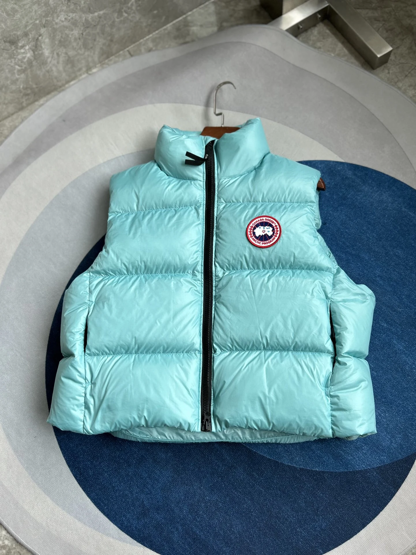 Canada Goose puffer vest - real photo 3