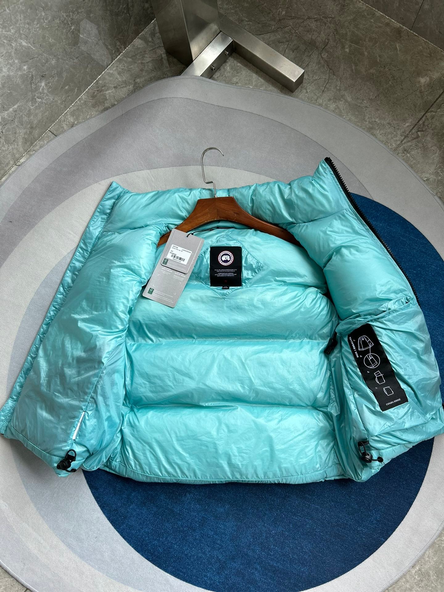 Canada Goose puffer vest - real photo 4