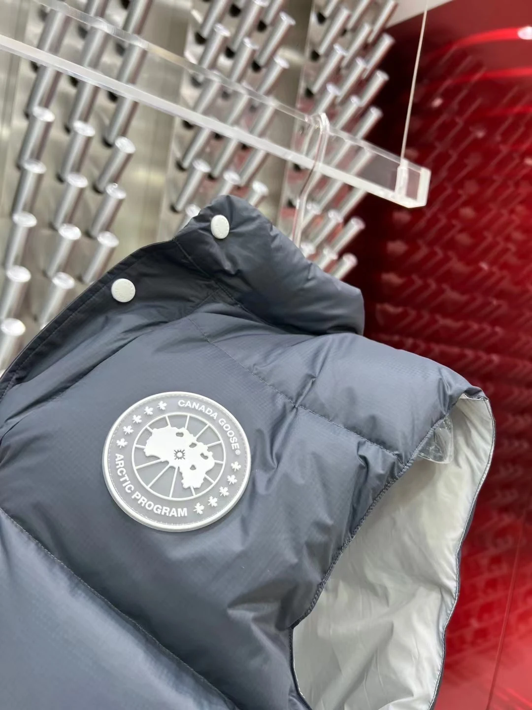 Canada Goose puffer vest - real photo 7