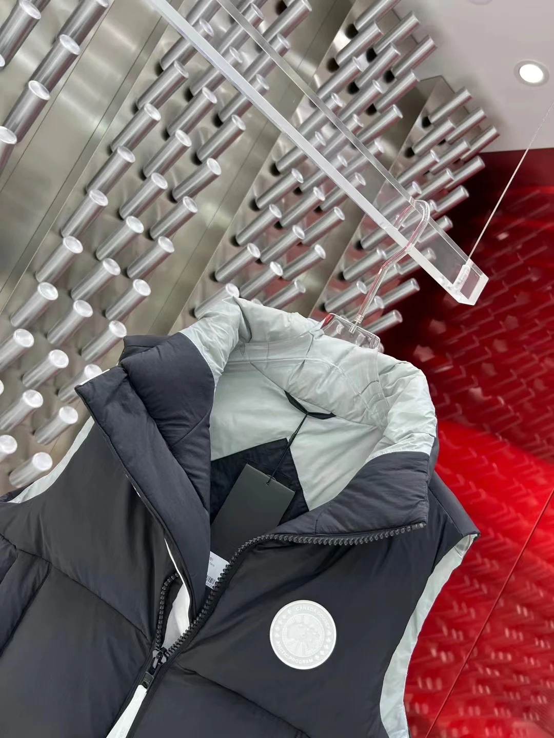 Canada Goose puffer vest - real photo 6