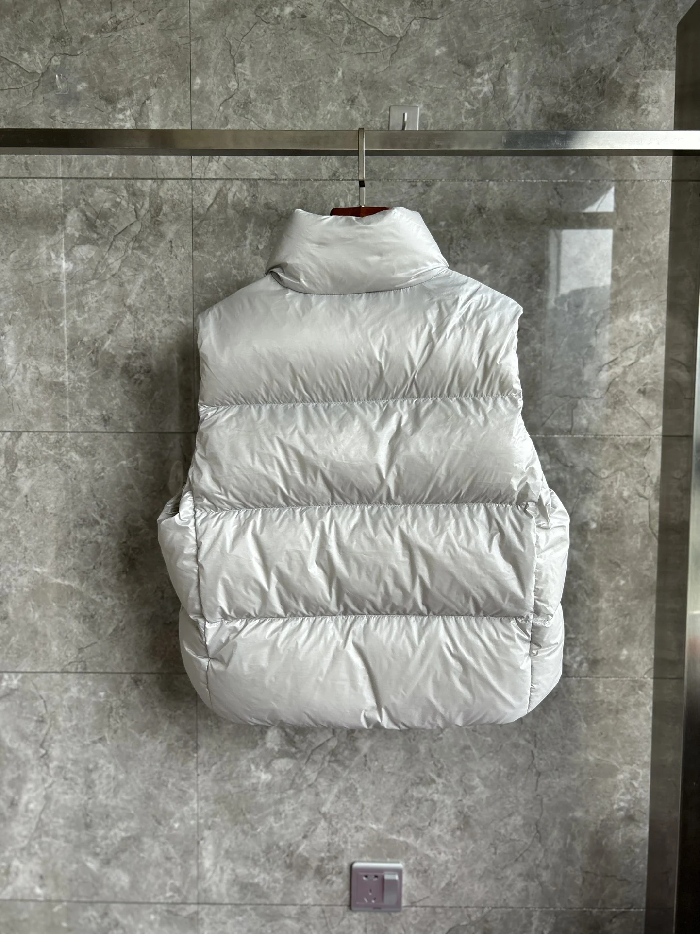 Canada Goose Quilted Puffer Vest - Style 59 - Canada Goose puffer vest real photo 2