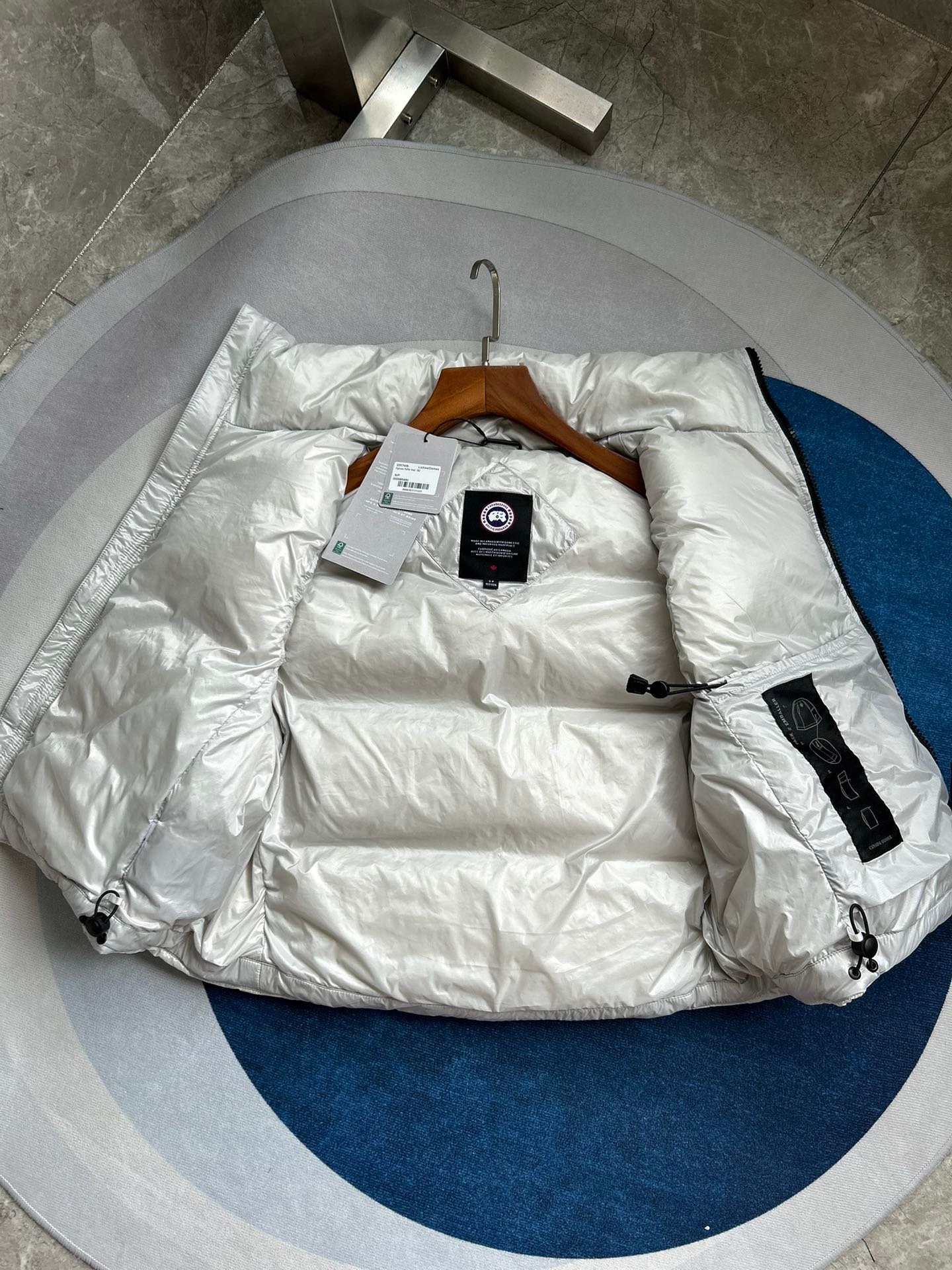 Canada Goose Quilted Puffer Vest - Style 59 - Canada Goose puffer vest real photo 4