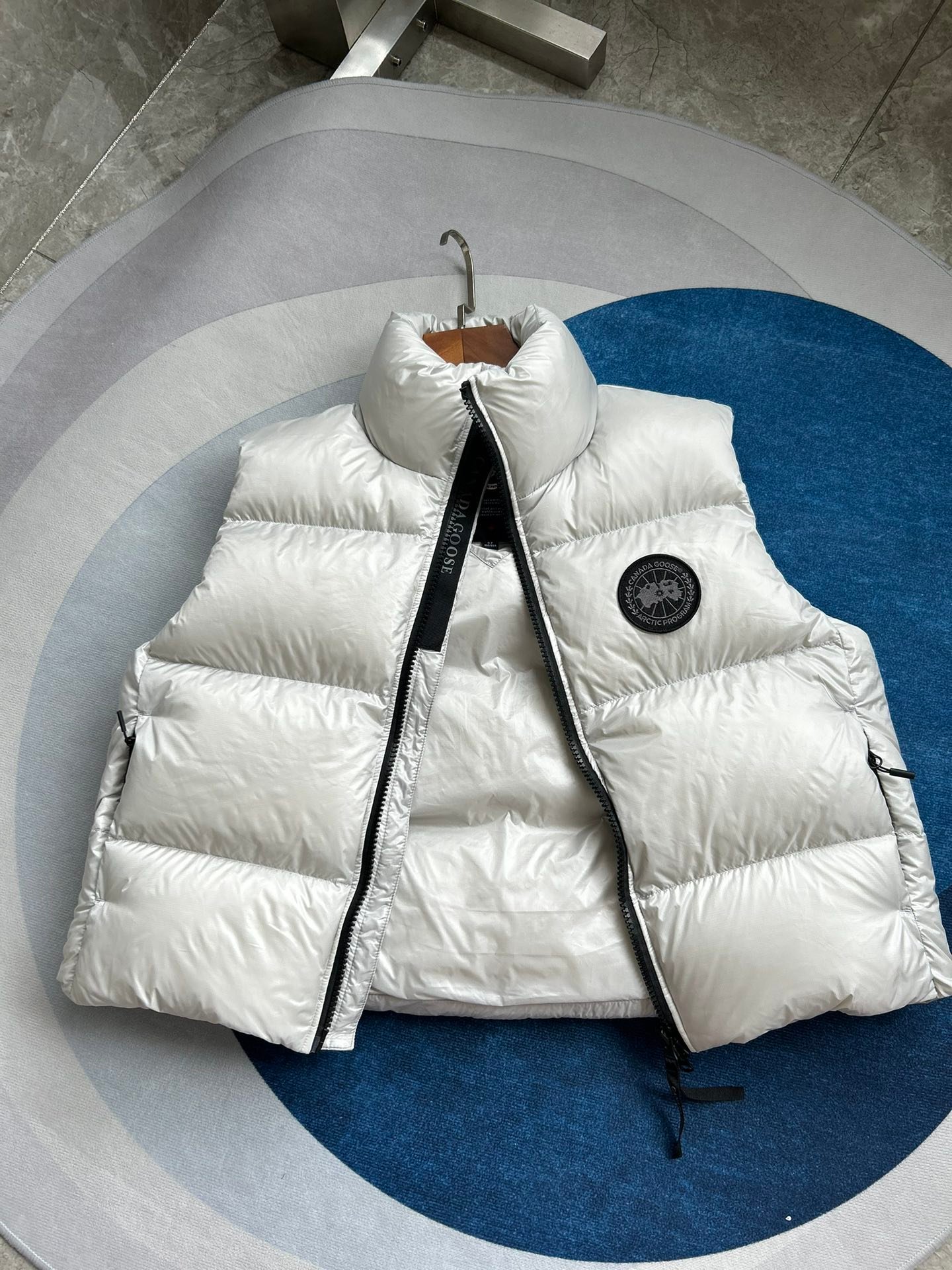 Canada Goose Quilted Puffer Vest - Style 59 - Canada Goose puffer vest real photo 9