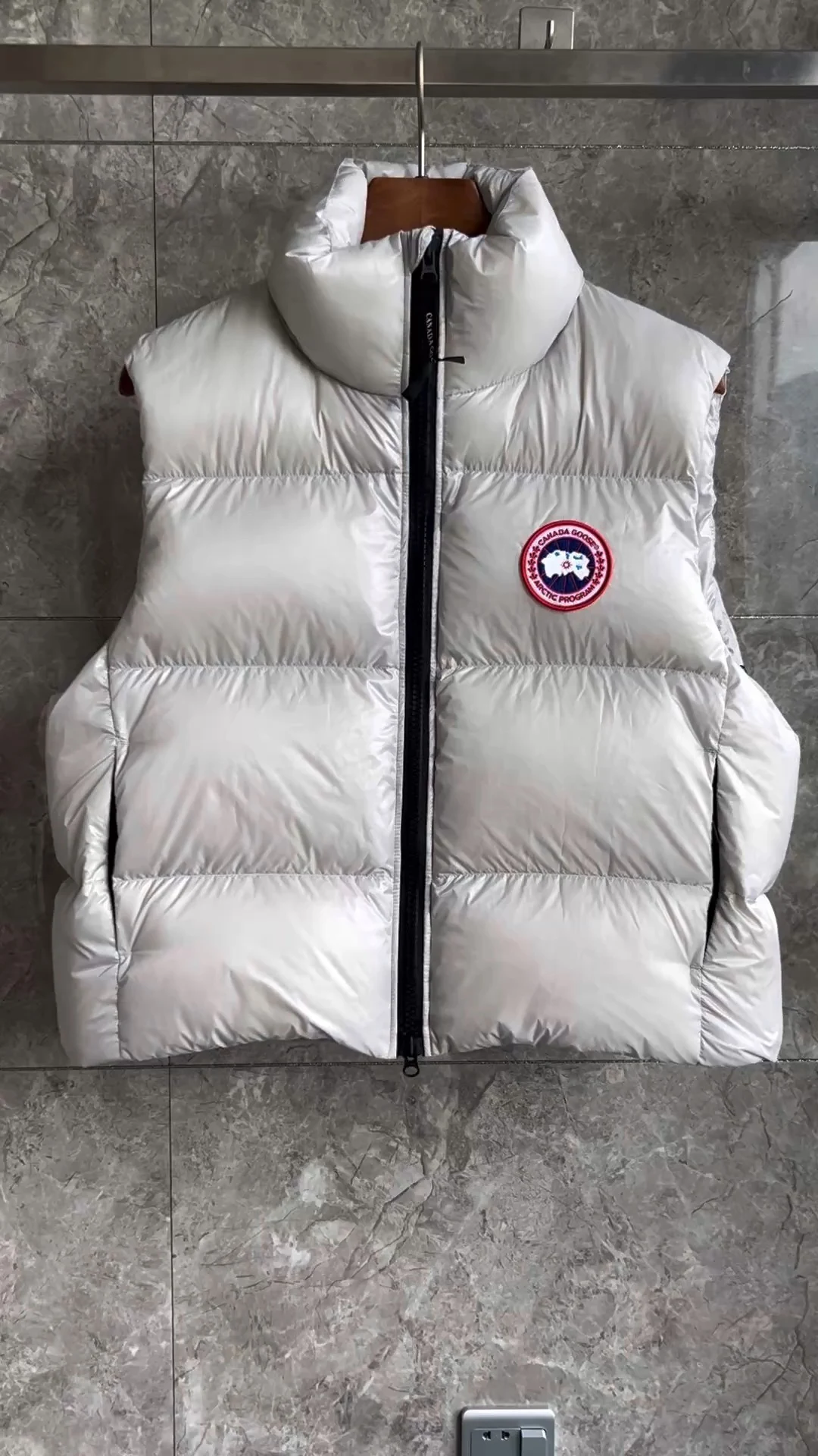 Canada Goose Quilted Puffer Vest - Style 60 - Canada Goose puffer vest real photo 1