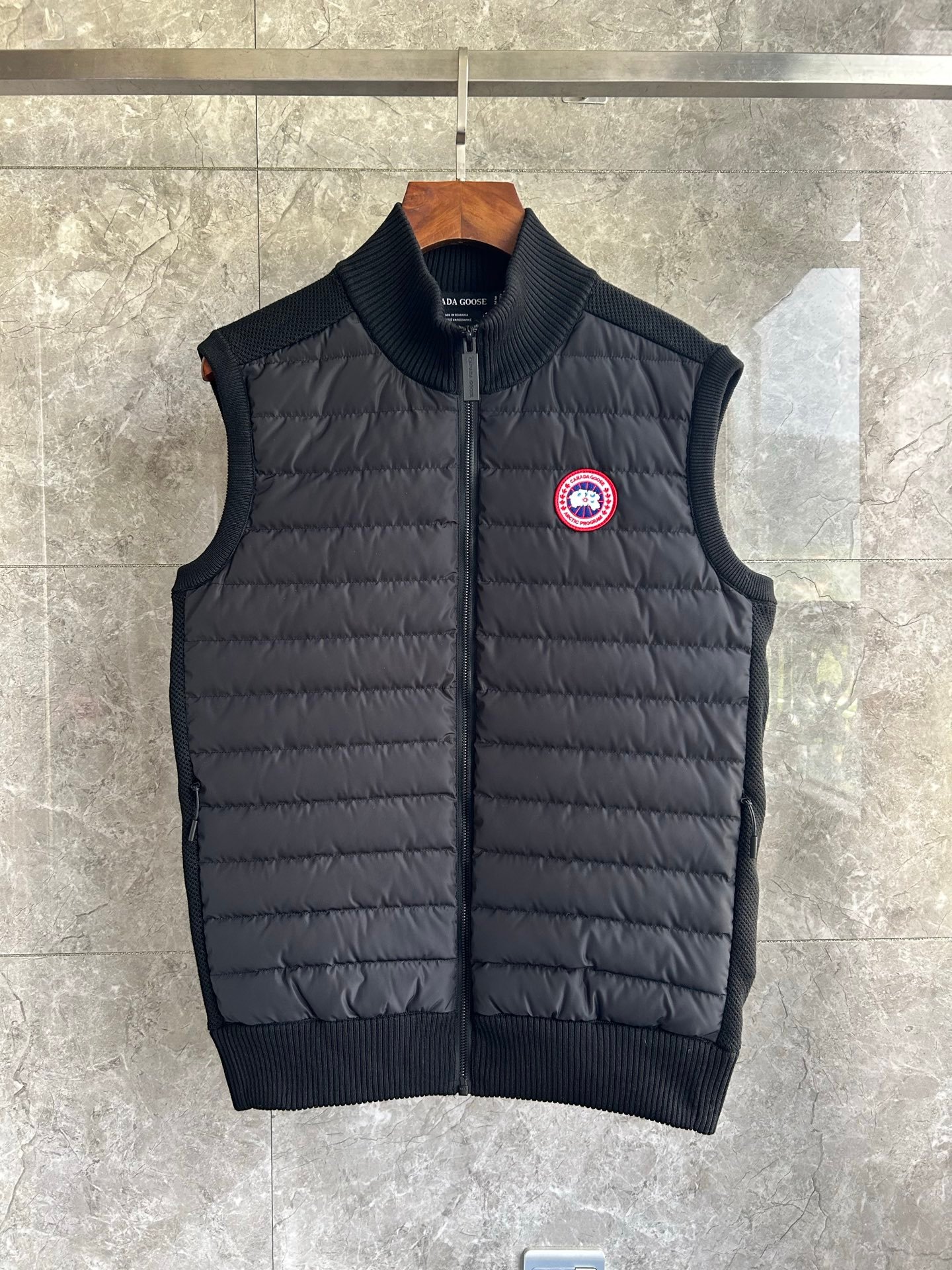 Canada Goose Quilted Puffer Vest - Style 70 - Canada Goose puffer vest real photo 1