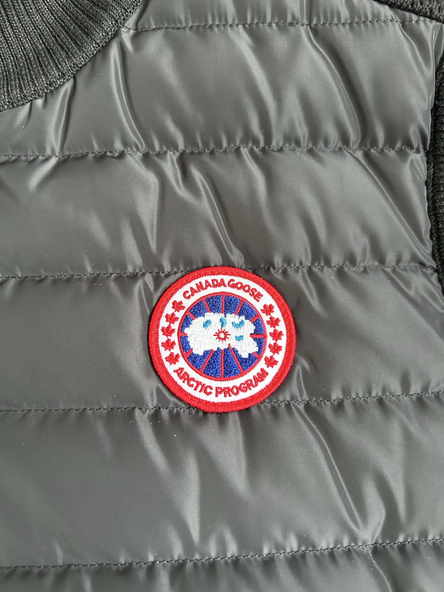 Canada Goose Quilted Puffer Vest - Style 70 - Canada Goose puffer vest real photo 7