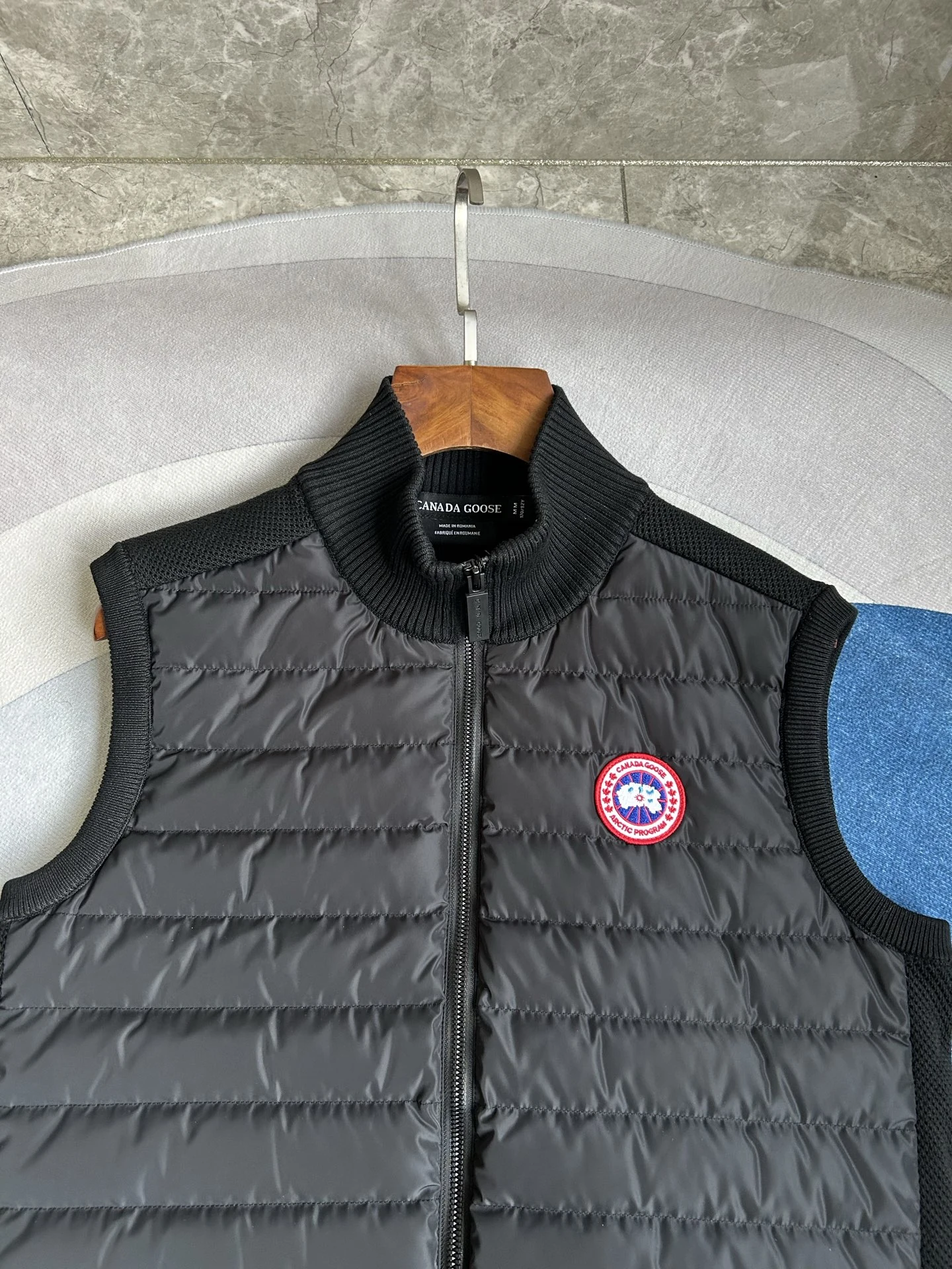 Canada Goose Quilted Puffer Vest - Style 70 - Canada Goose puffer vest real photo 12