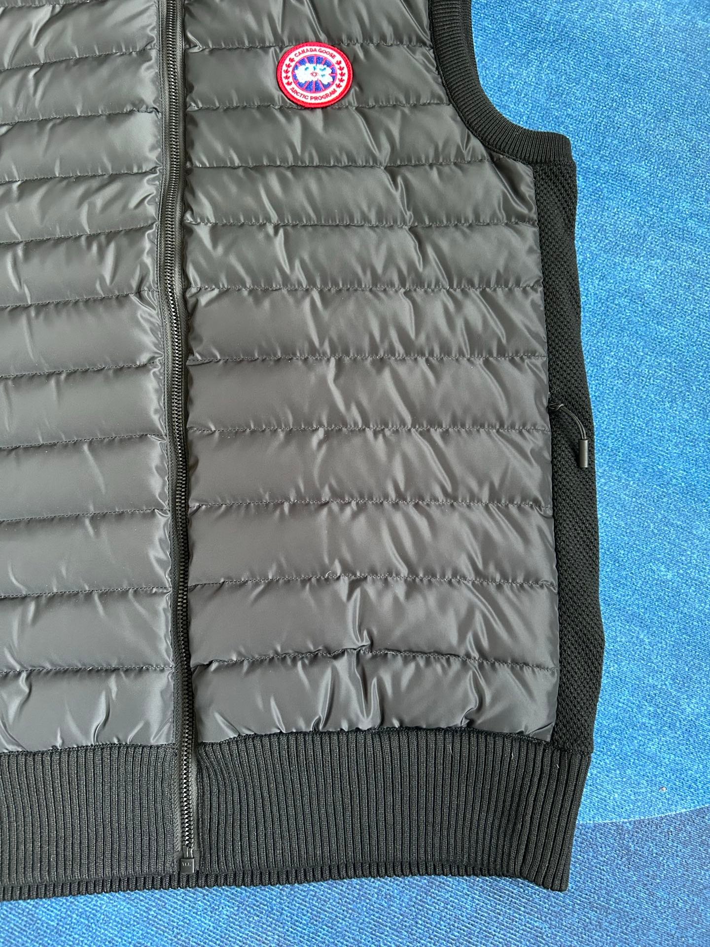 Canada Goose Quilted Puffer Vest - Style 70 - Canada Goose puffer vest real photo 13