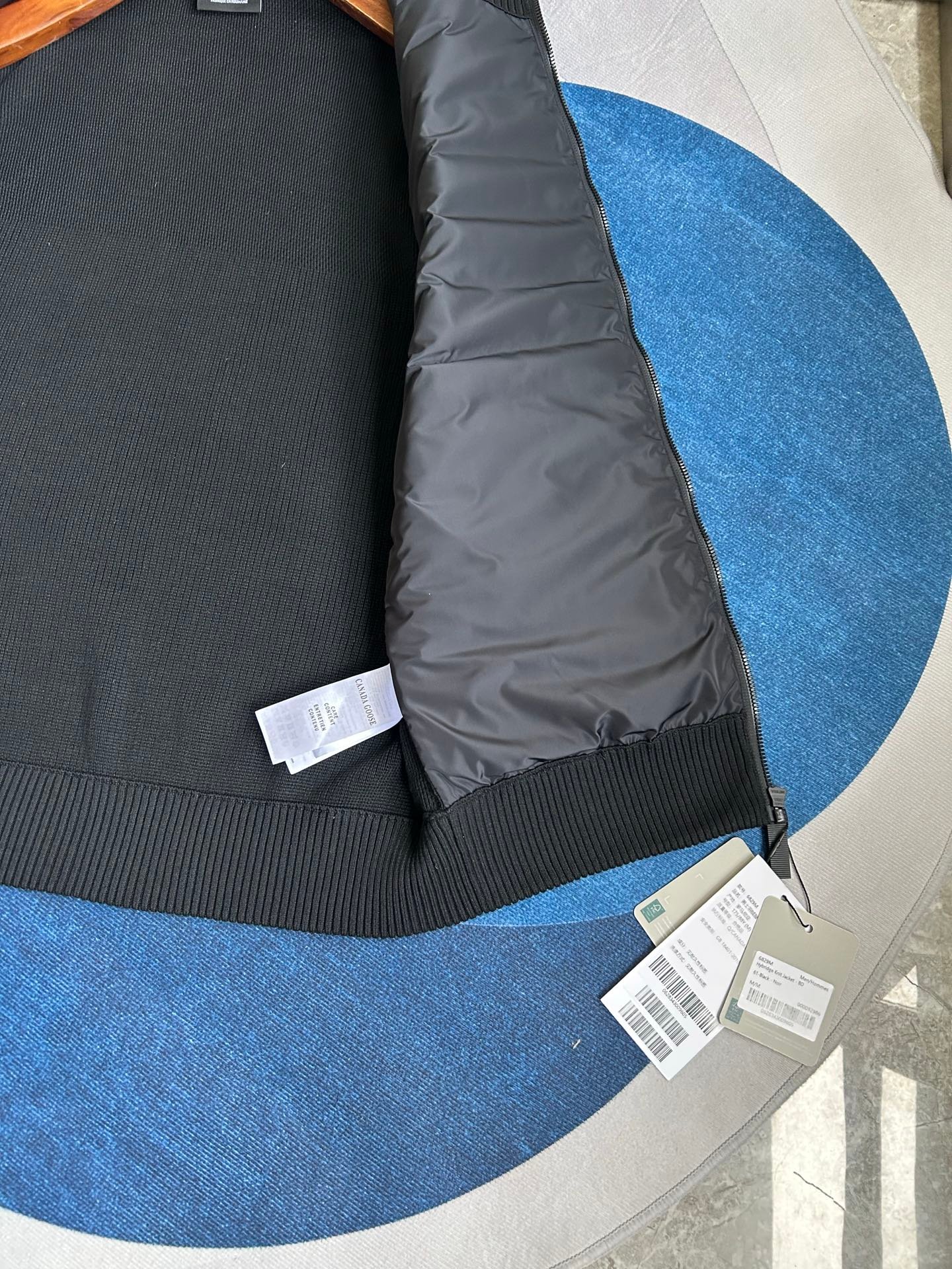 Canada Goose Quilted Puffer Vest - Style 70 - Canada Goose puffer vest real photo 16