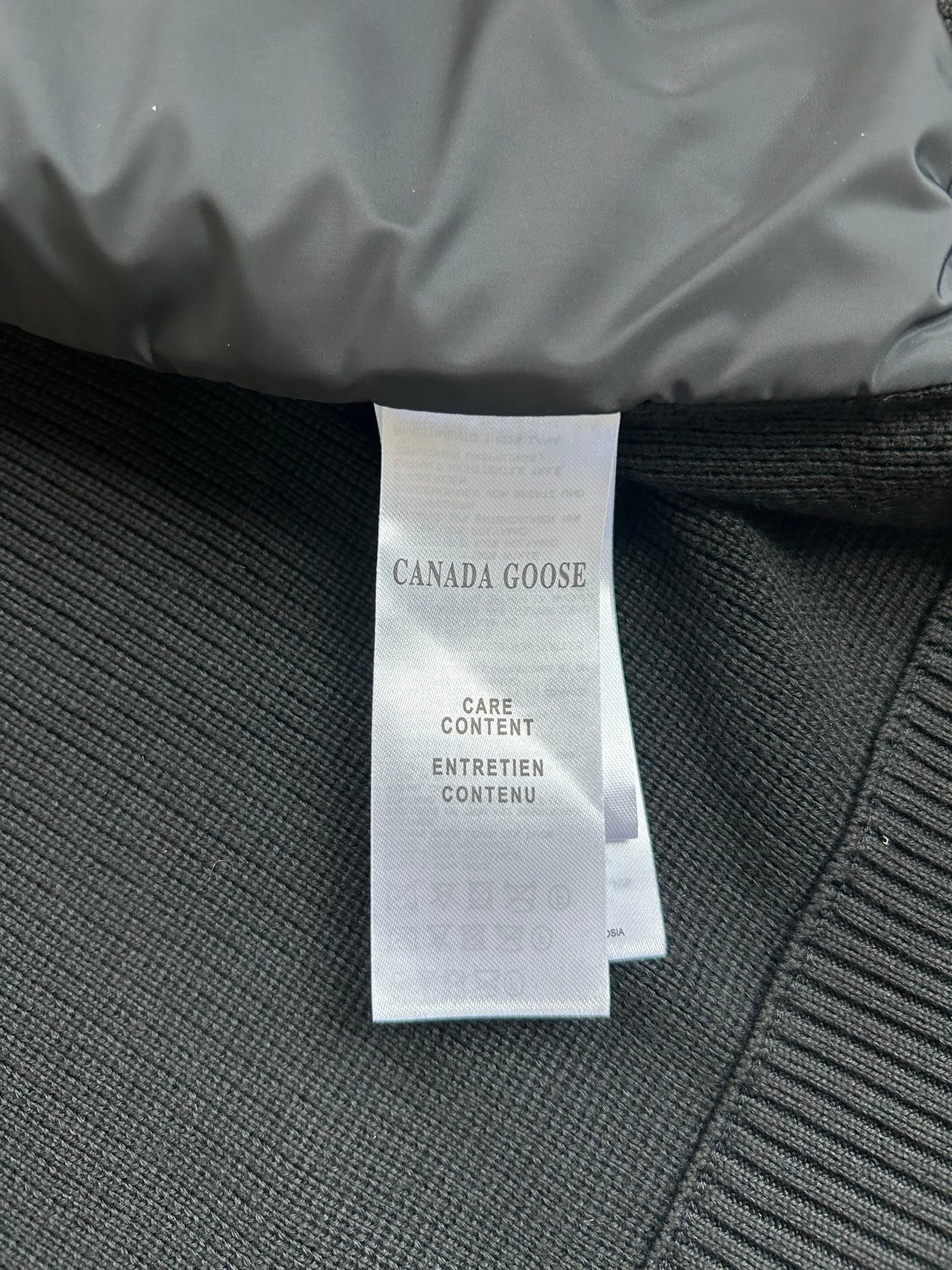 Canada Goose Quilted Puffer Vest - Style 70 - Canada Goose puffer vest real photo 17