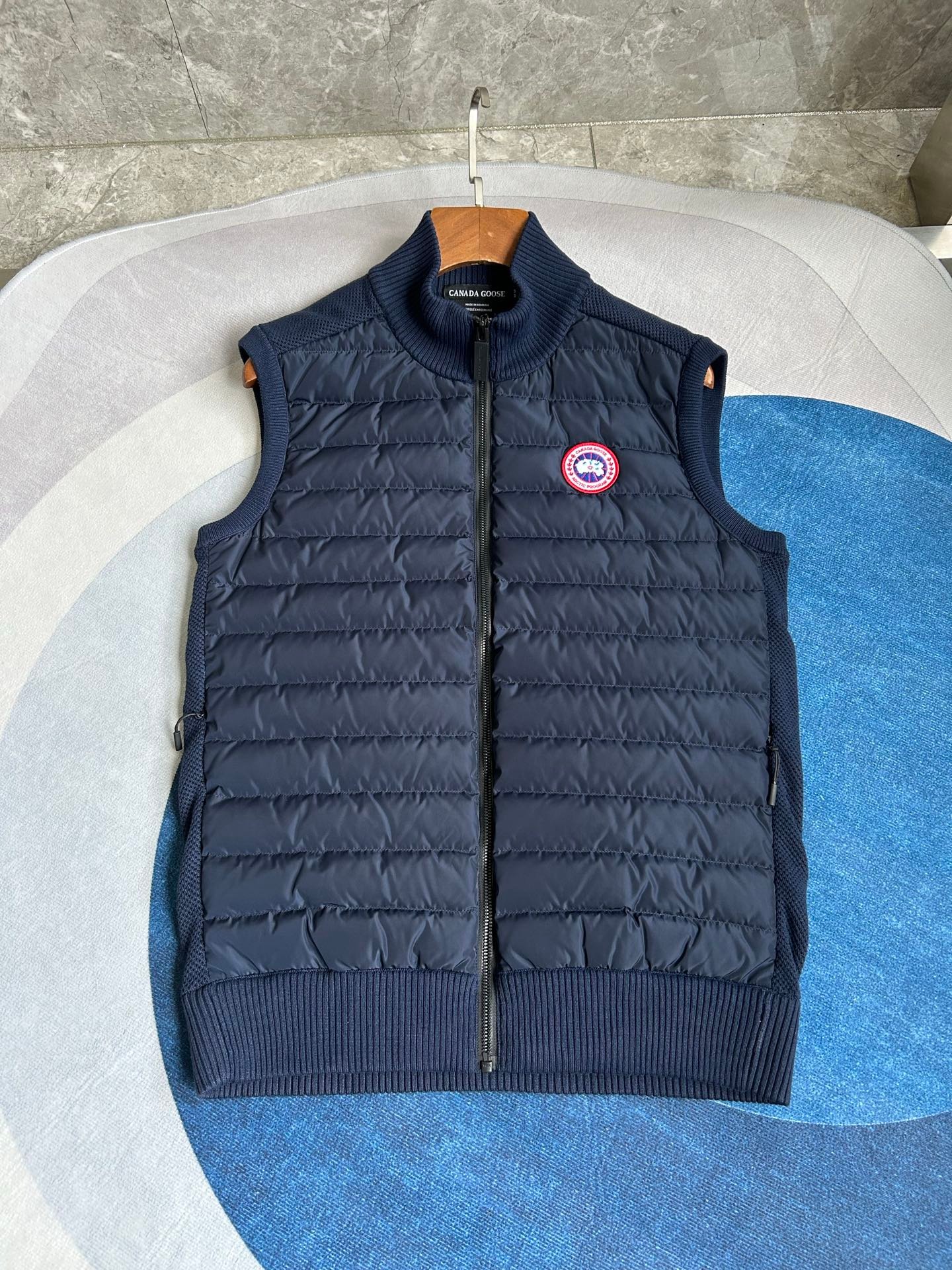 Canada Goose Quilted Puffer Vest - Style 73 - Canada Goose puffer vest real photo 3
