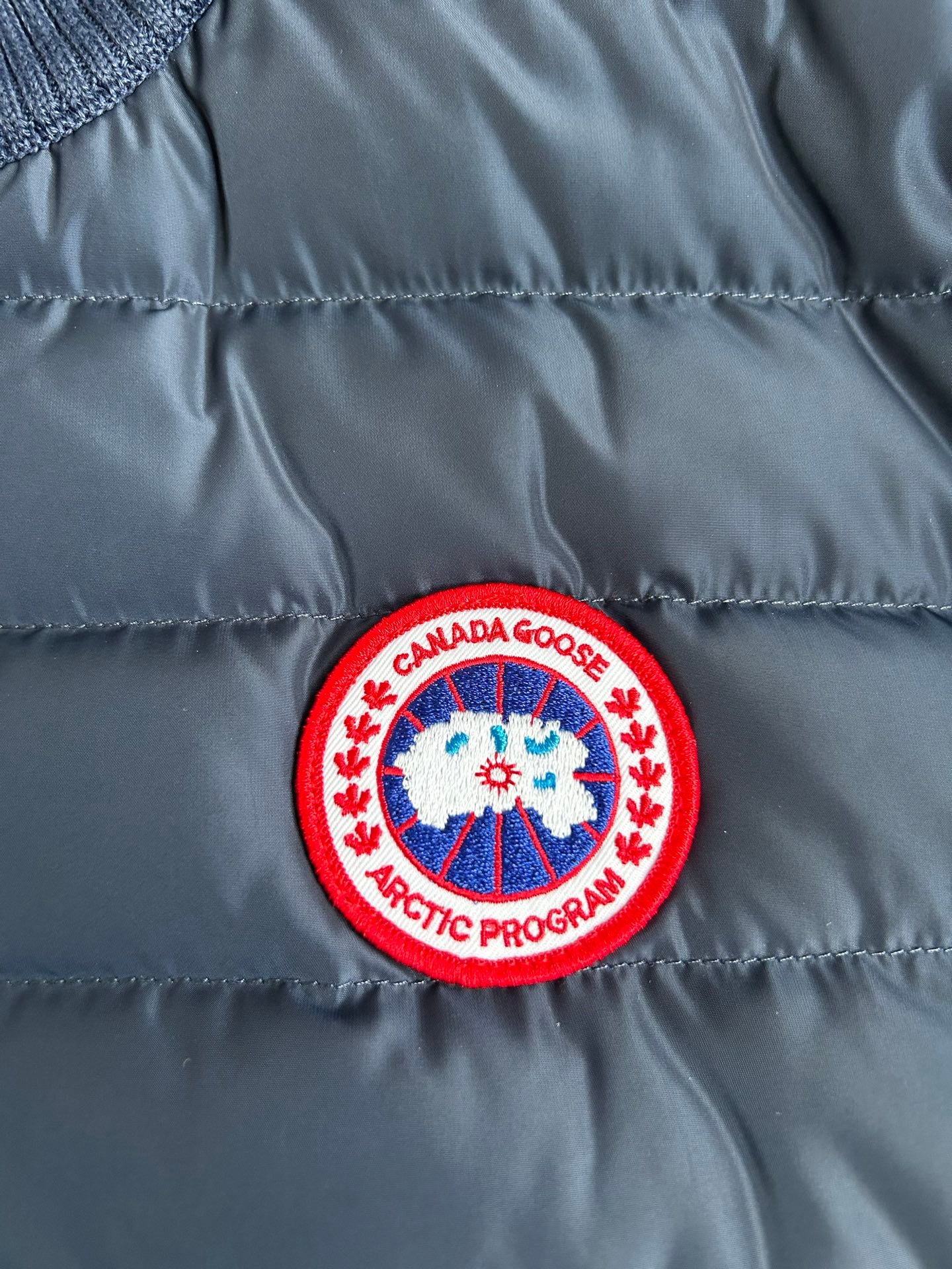 Canada Goose Quilted Puffer Vest - Style 73 - Canada Goose puffer vest real photo 7