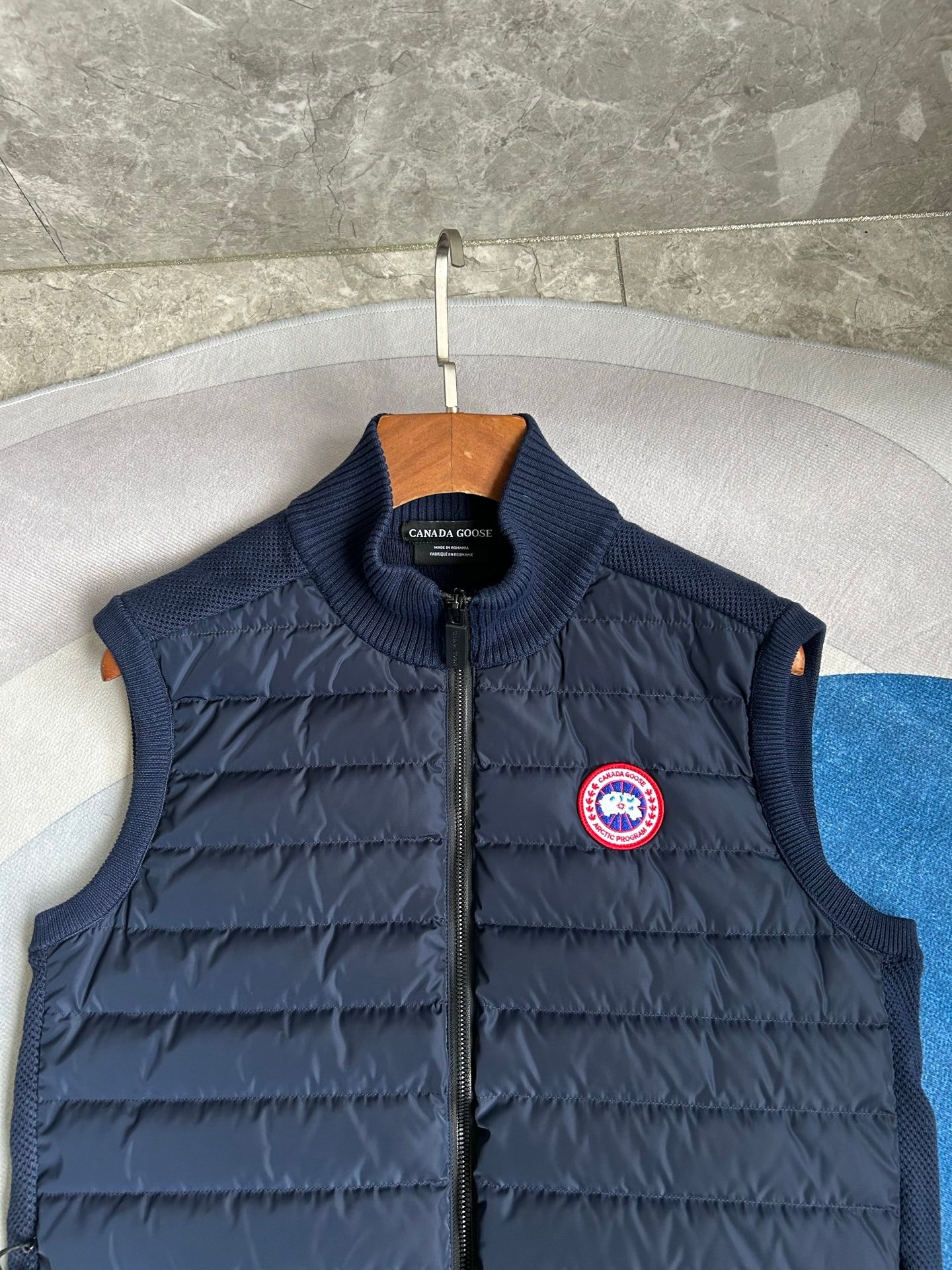 Canada Goose Quilted Puffer Vest - Style 73 - Canada Goose puffer vest real photo 12