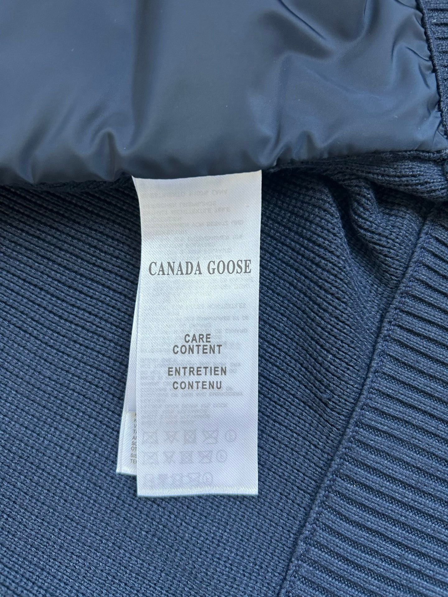Canada Goose Quilted Puffer Vest - Style 73 - Canada Goose puffer vest real photo 17